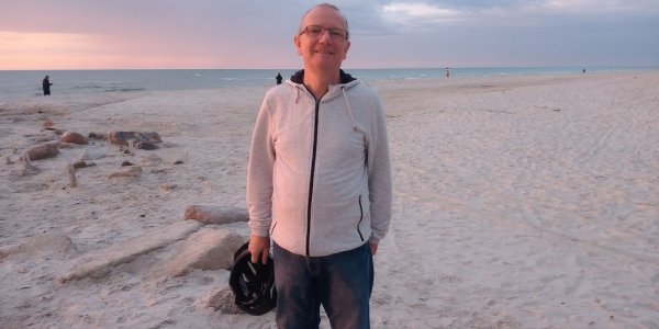 Początek dorosłego życia z kryzysem autorytetu w tle